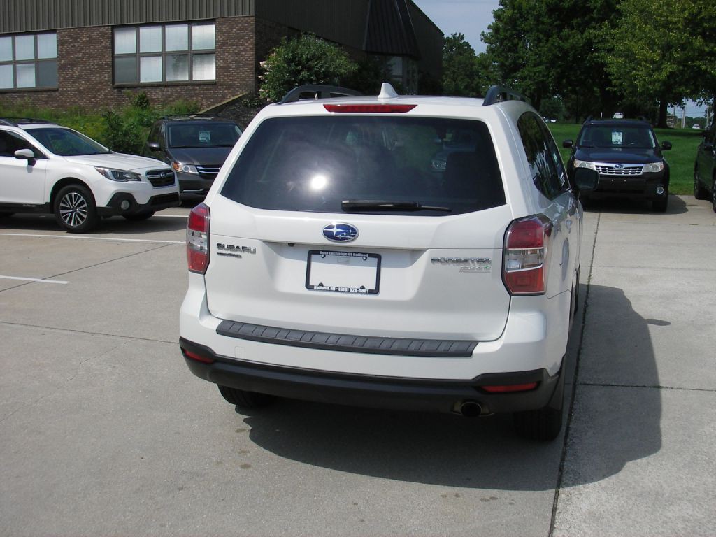 2016 Subaru Forester Image 6