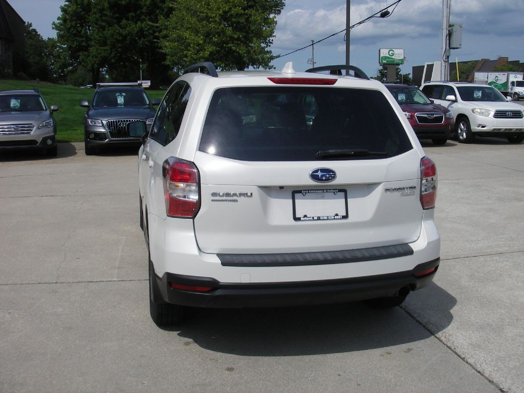 2016 Subaru Forester Image 8