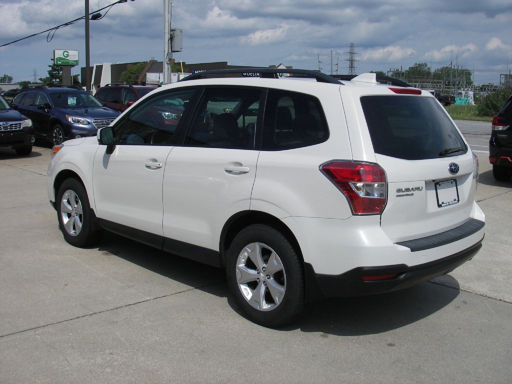 2016 Subaru Forester Image 9