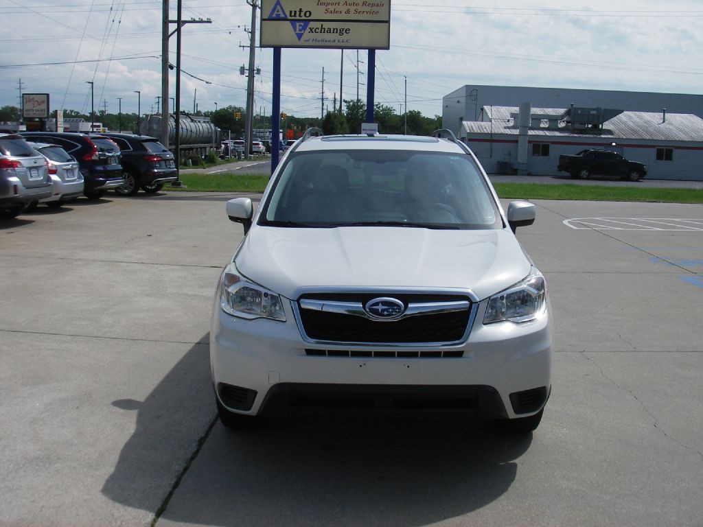 2016 Subaru Forester Image 12