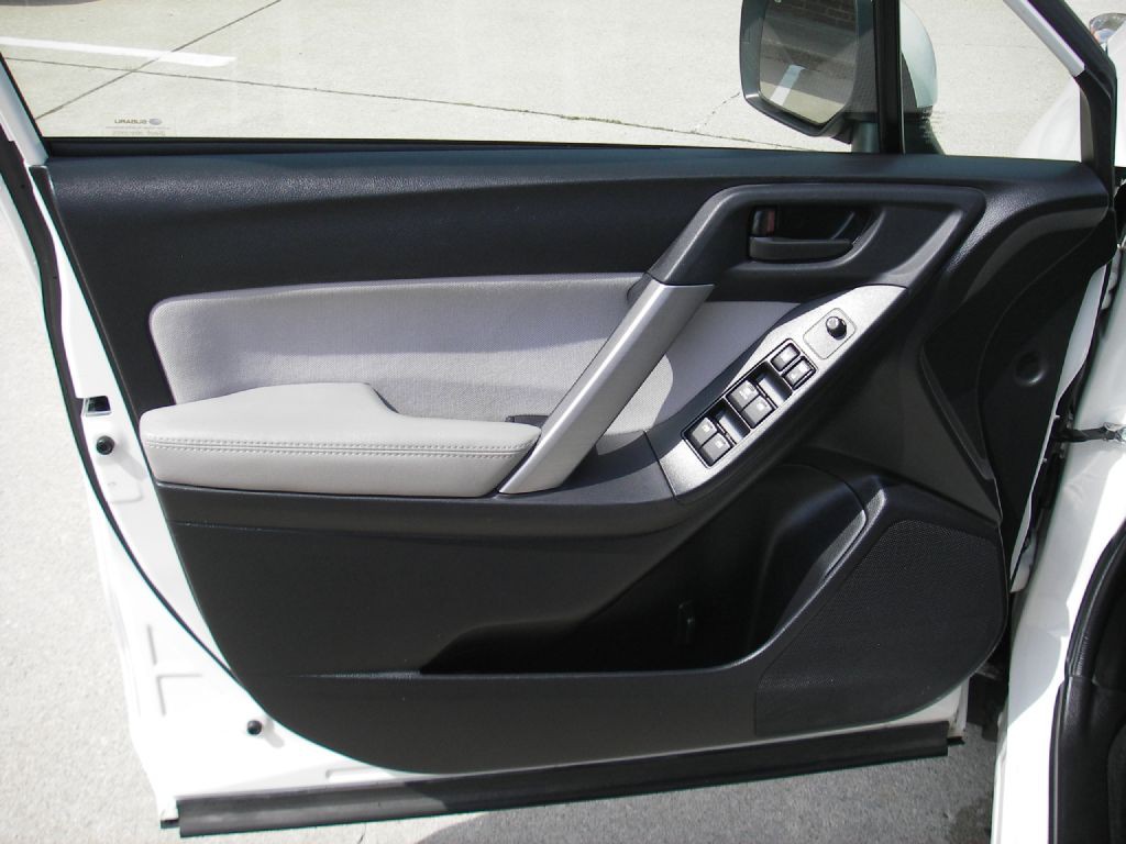 2016 Subaru Forester Image 14