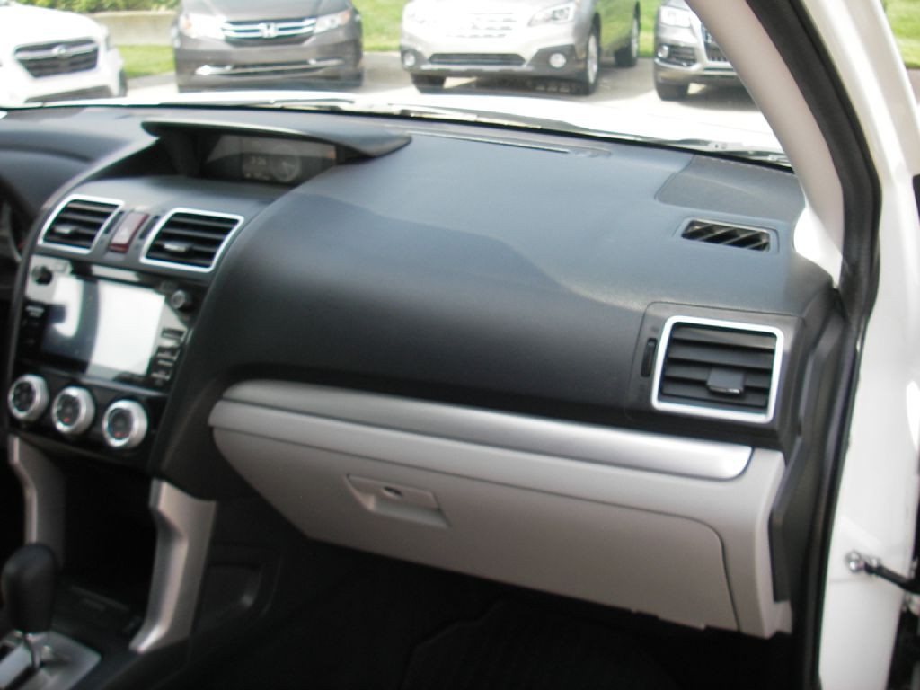 2016 Subaru Forester Image 33