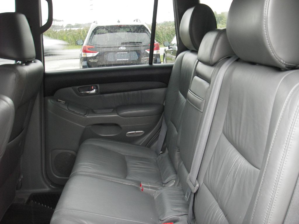 2009 Lexus GX Image 28