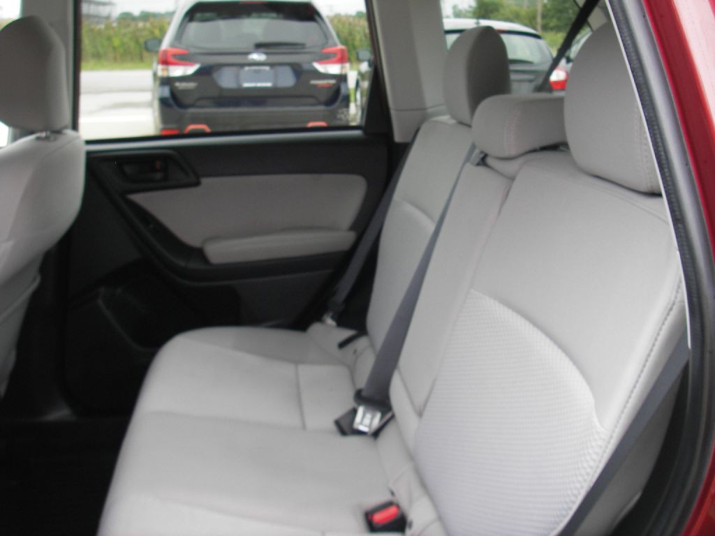 2016 Subaru Forester Image 28