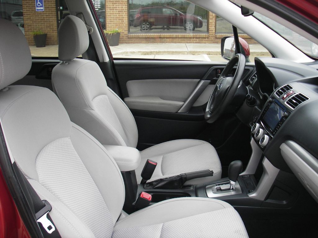 2016 Subaru Forester Image 32