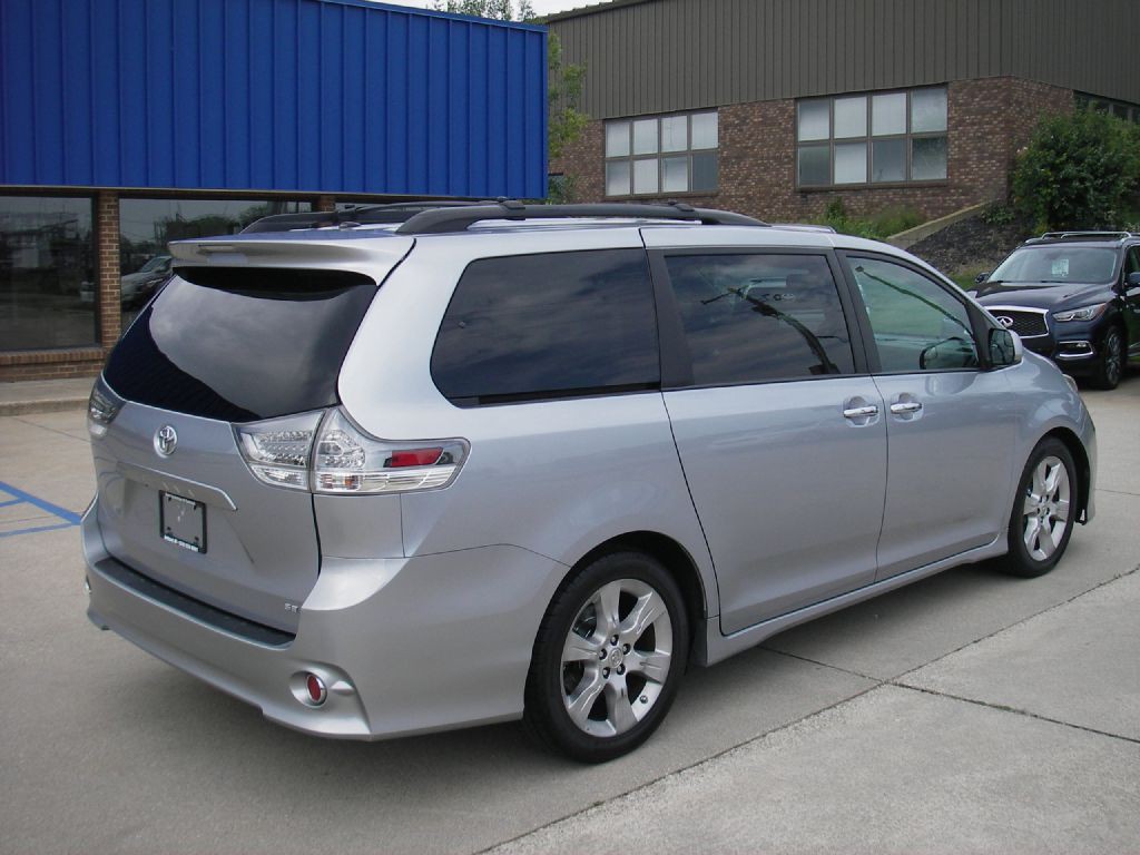 2015 Toyota Sienna Image 5