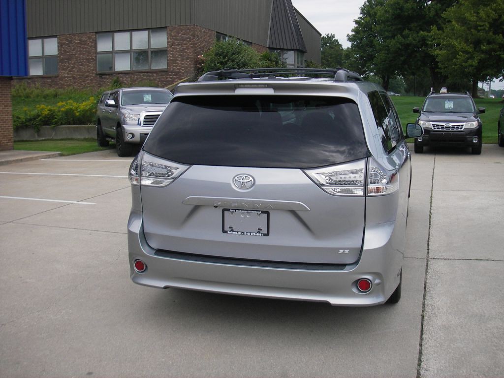 2015 Toyota Sienna Image 6