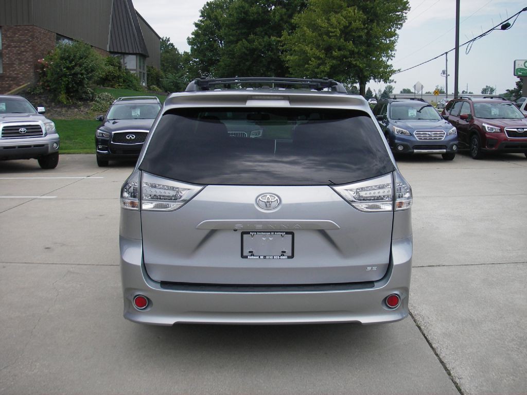 2015 Toyota Sienna Image 7