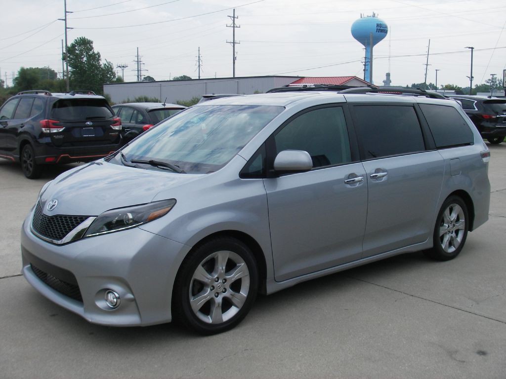 2015 Toyota Sienna Image 11