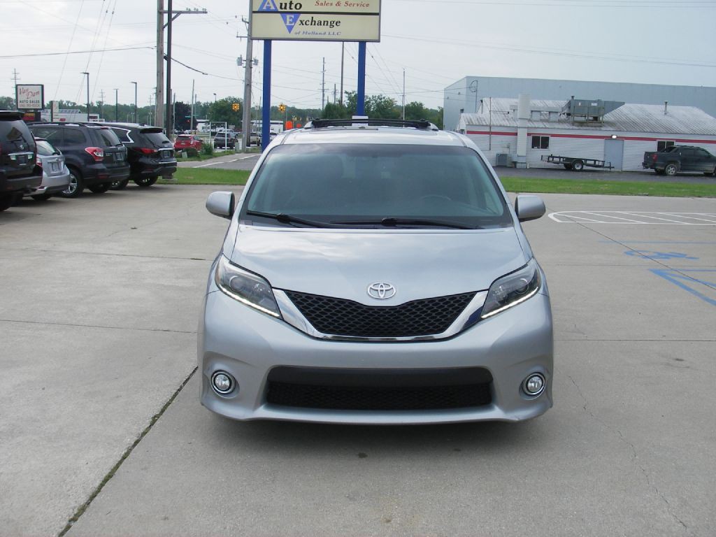 2015 Toyota Sienna Image 12