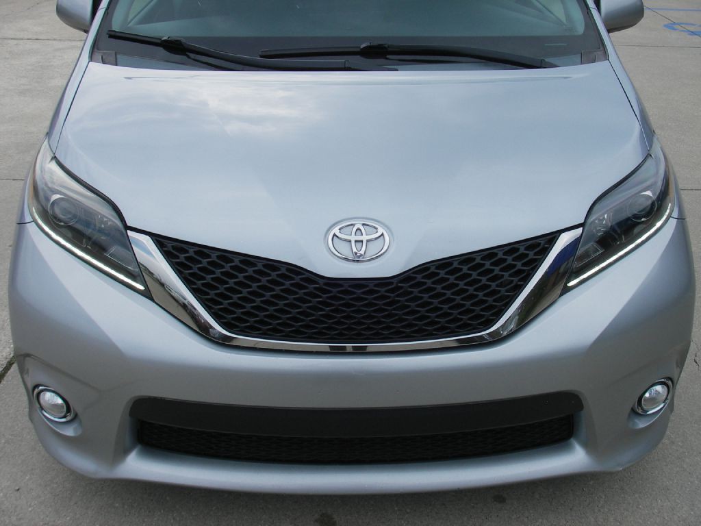 2015 Toyota Sienna Image 13