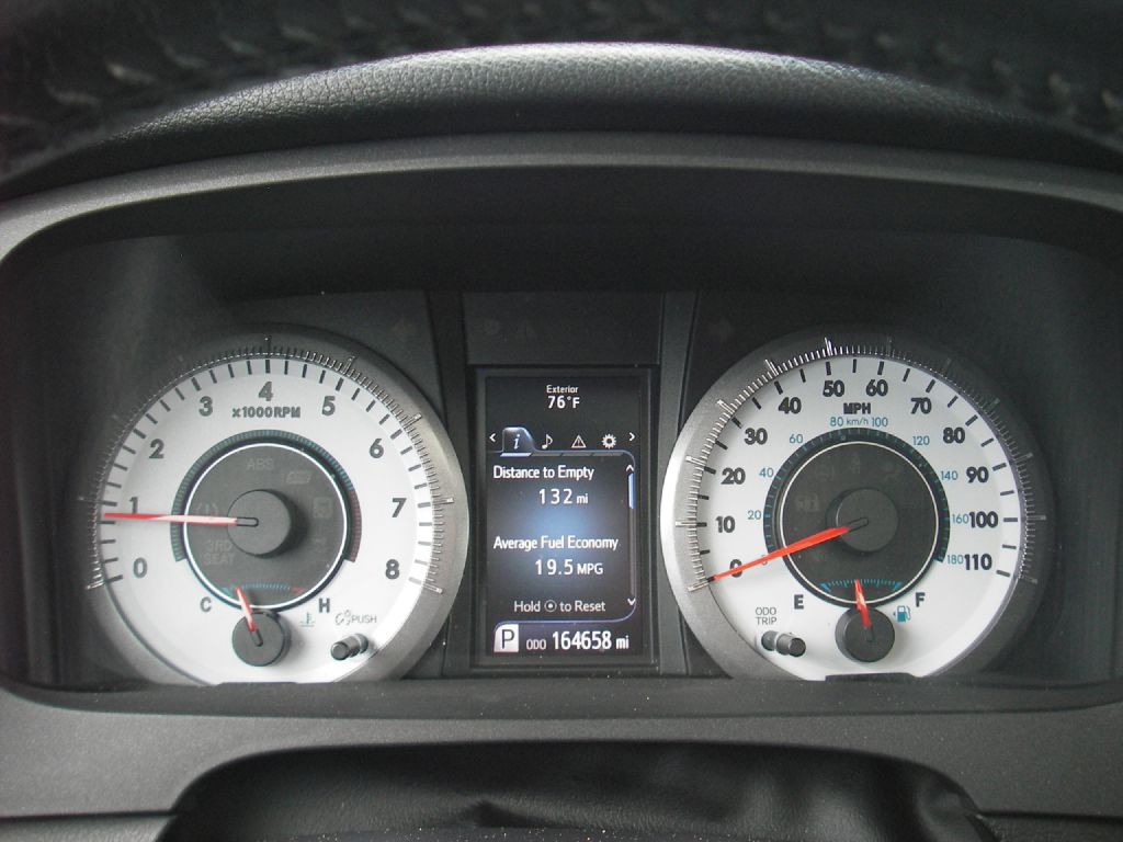 2015 Toyota Sienna Image 16