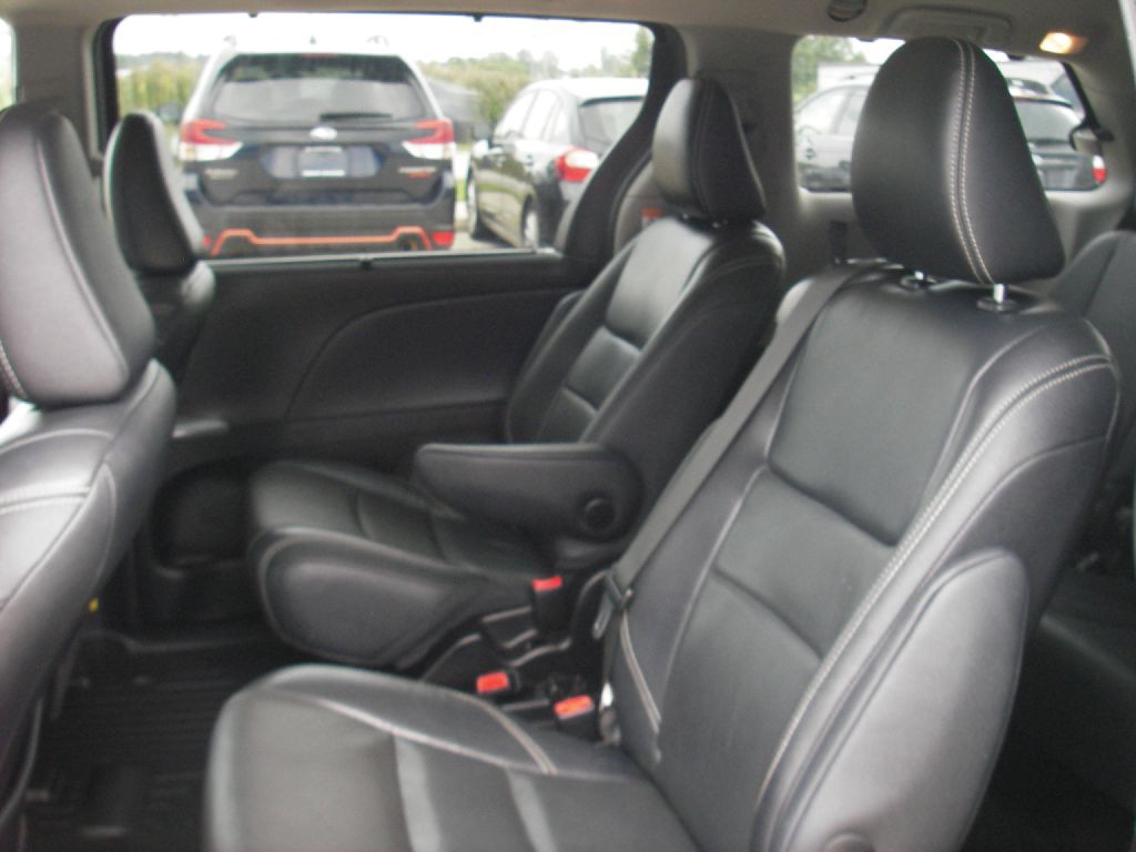 2015 Toyota Sienna Image 24