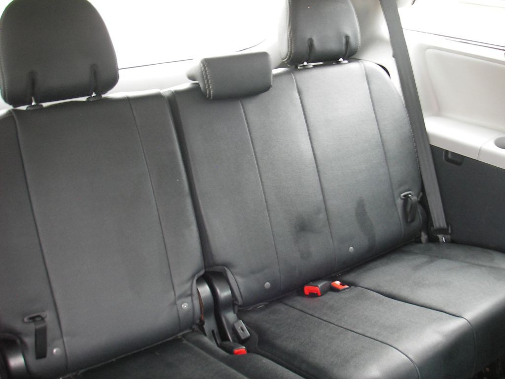2015 Toyota Sienna Image 28