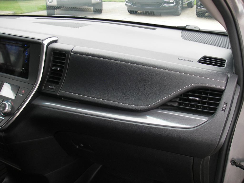 2015 Toyota Sienna Image 31