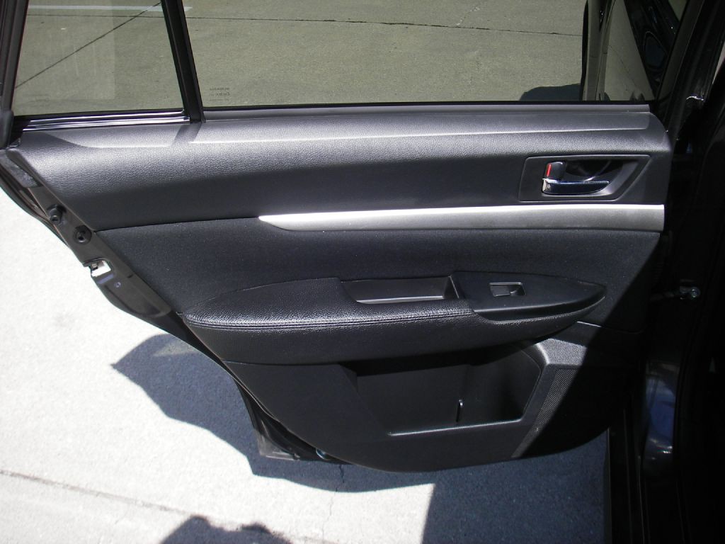 2012 Subaru Outback Image 25