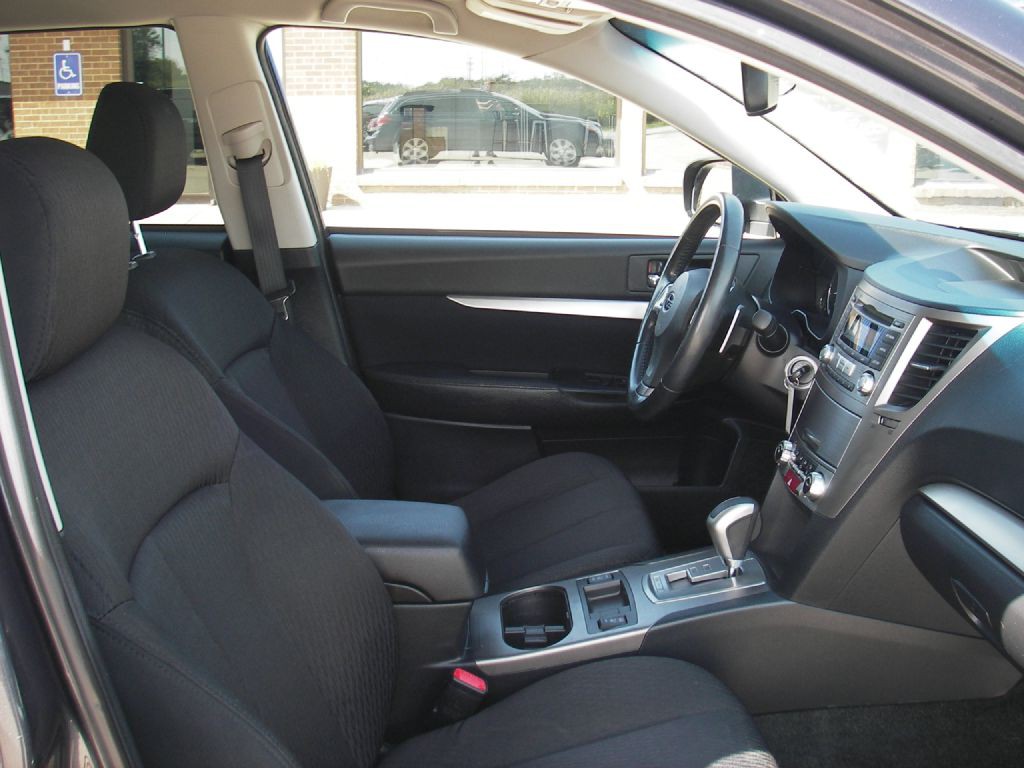 2012 Subaru Outback Image 30