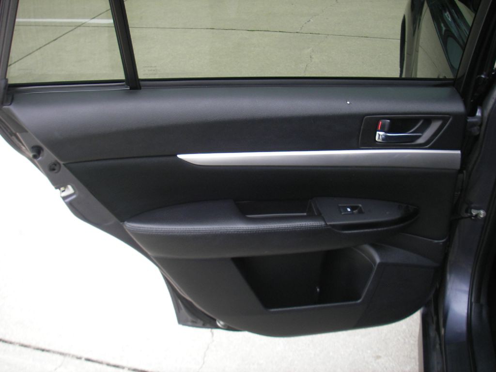 2014 Subaru Outback Image 25