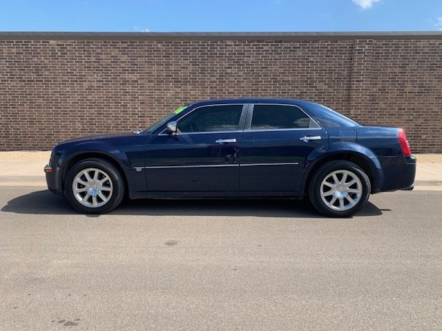 2006 Chrysler 300 Image 2