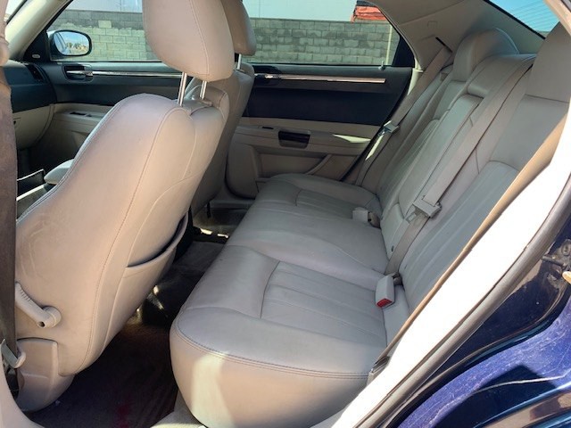 2006 Chrysler 300 Image 8