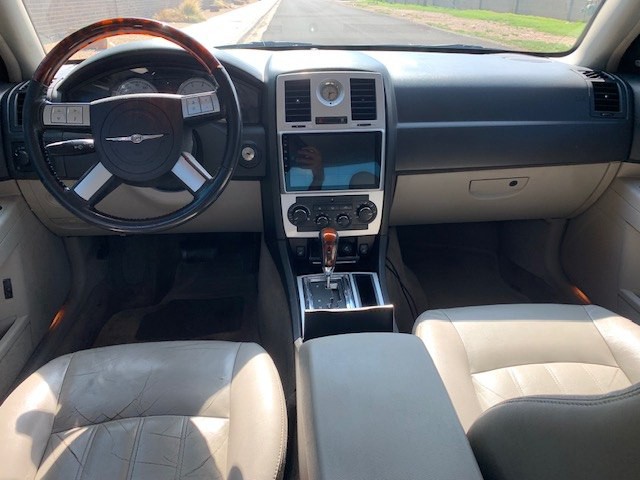 2006 Chrysler 300 Image 9