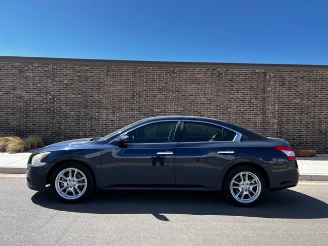 2009 Nissan Maxima Image 2