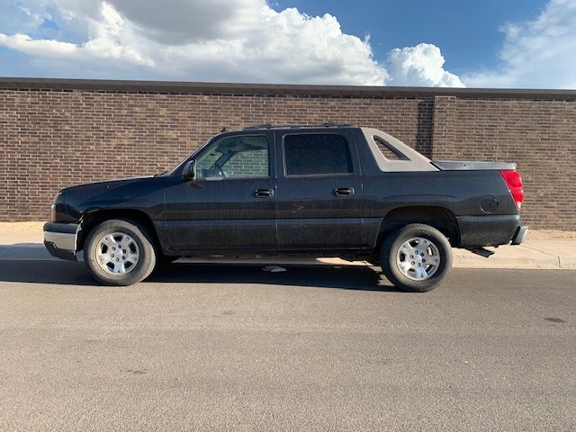 2006 Chevrolet Avalanche Image 2