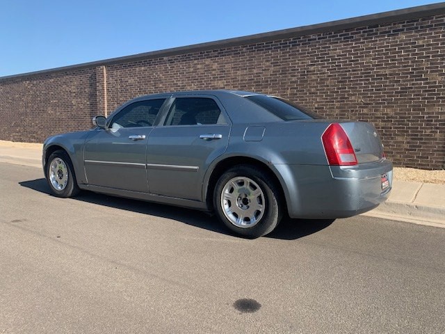 2006 Chrysler 300 Image 3