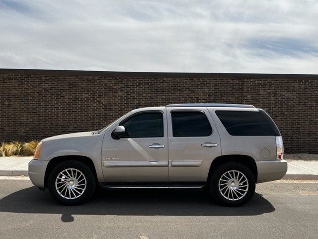 2008 GMC Yukon Image 2