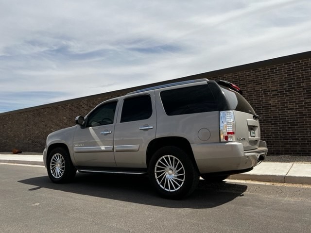 2008 GMC Yukon Image 3
