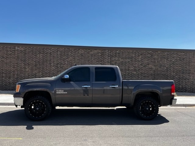 2011 GMC Sierra 1500 Image 2