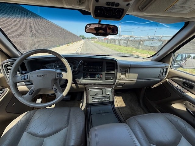 2004 GMC Yukon Image 10