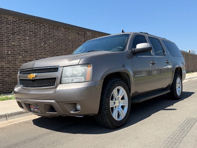 2014 Chevrolet Suburban Image 1