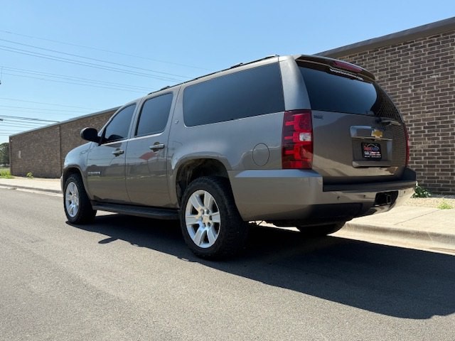 2014 Chevrolet Suburban Image 3