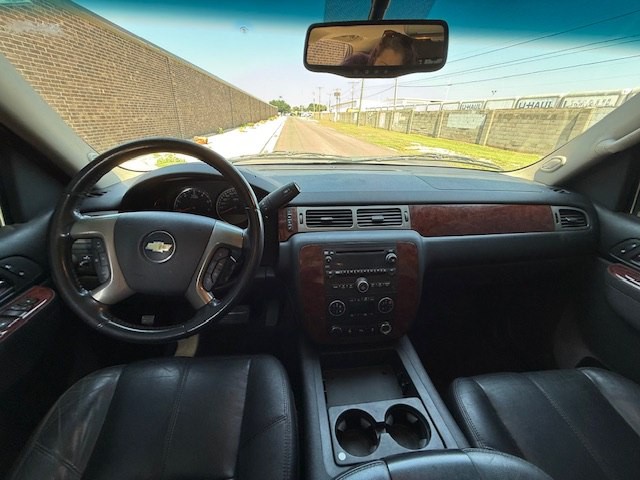 2014 Chevrolet Suburban Image 10