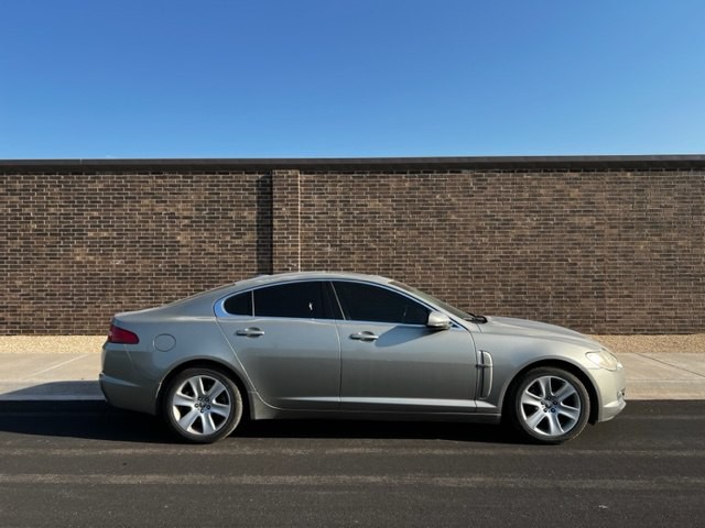 2010 Jaguar XF Image 5