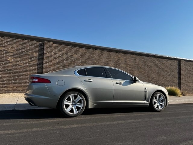 2010 Jaguar XF Image 6