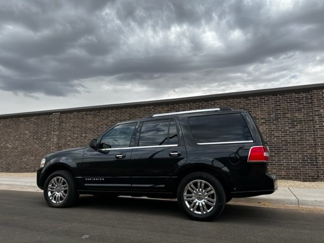 2010 Lincoln Navigator Image 3