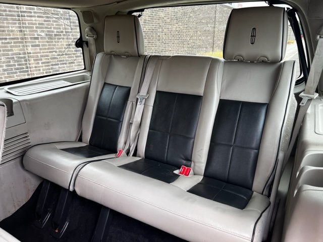 2010 Lincoln Navigator Image 9