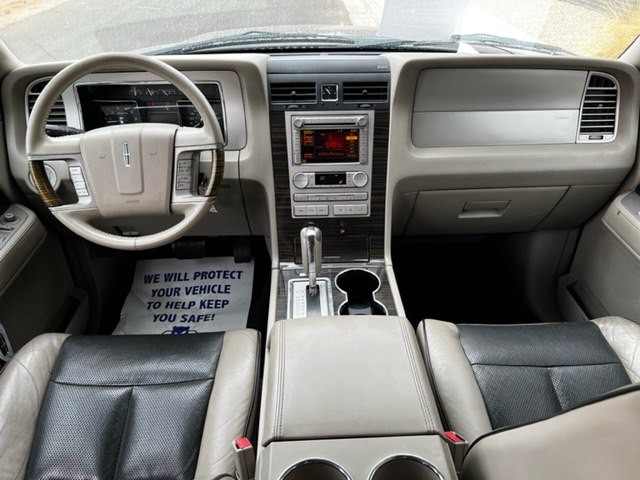 2010 Lincoln Navigator Image 10