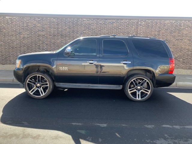 2013 Chevrolet Tahoe Image 2