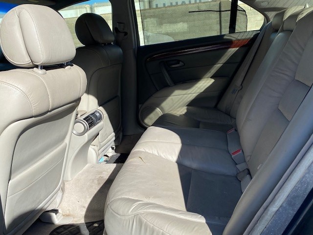 2005 Acura RL Image 8