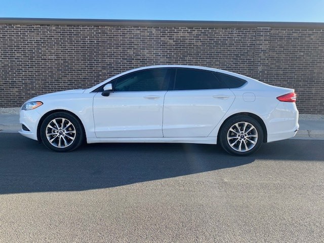 2017 Ford Fusion Image 2