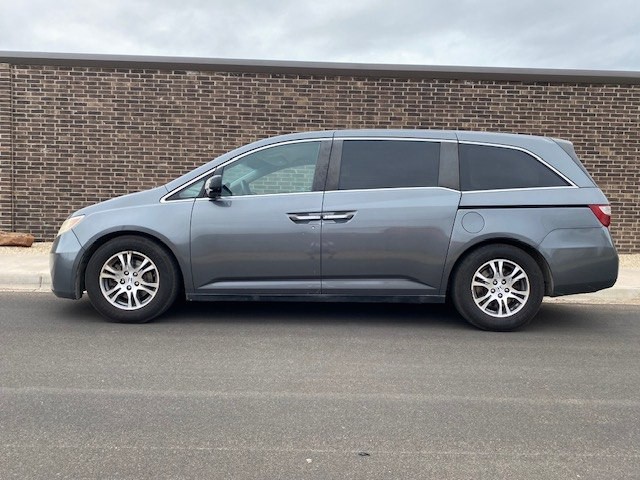 2012 Honda Odyssey Image 2