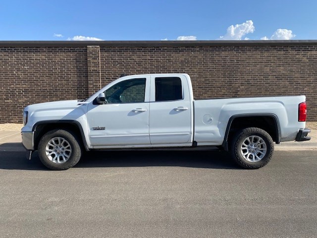 2019 GMC Sierra Image 2