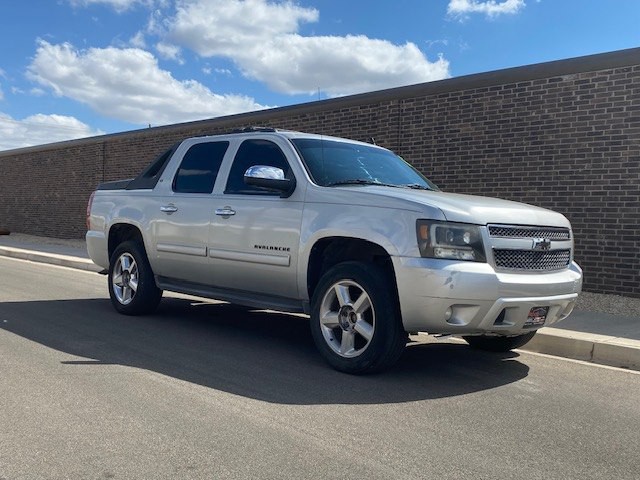 2011 Chevrolet Avalanche Image 4