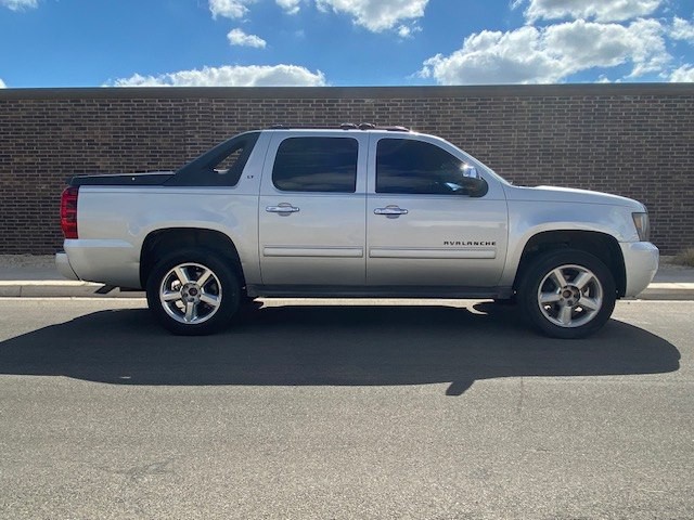 2011 Chevrolet Avalanche Image 5