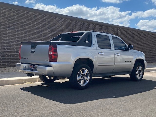 2011 Chevrolet Avalanche Image 6