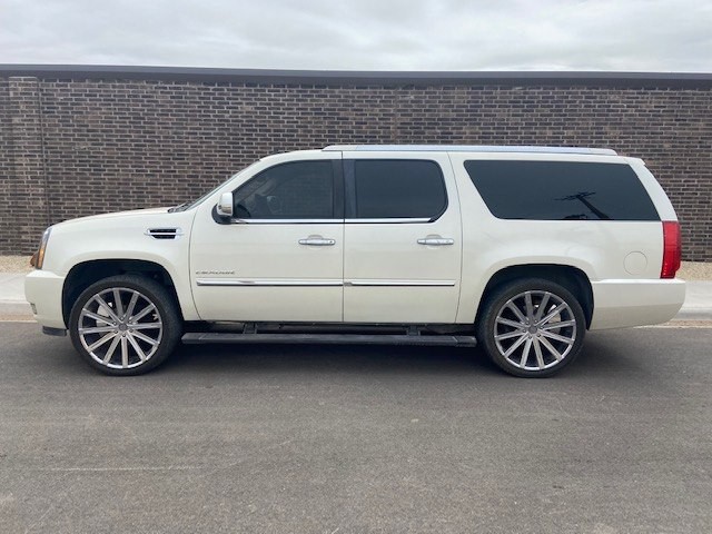 2008 Cadillac Escalade Image 2