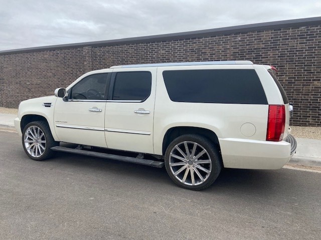 2008 Cadillac Escalade Image 3